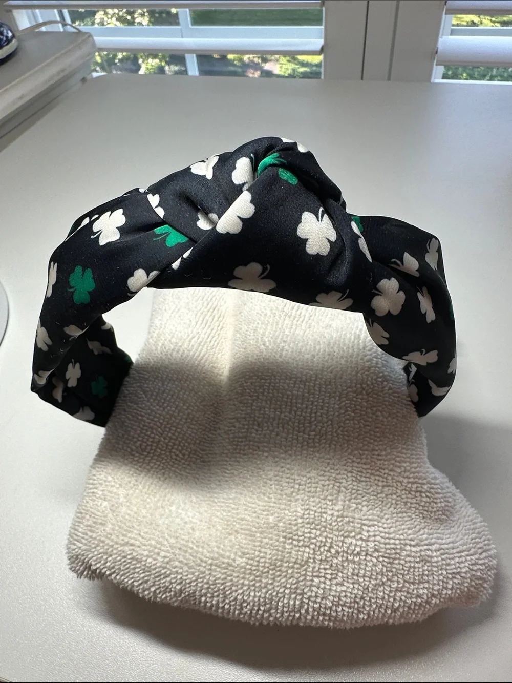 Loft Navy Blue Knot Headband with White & Green Clover Print